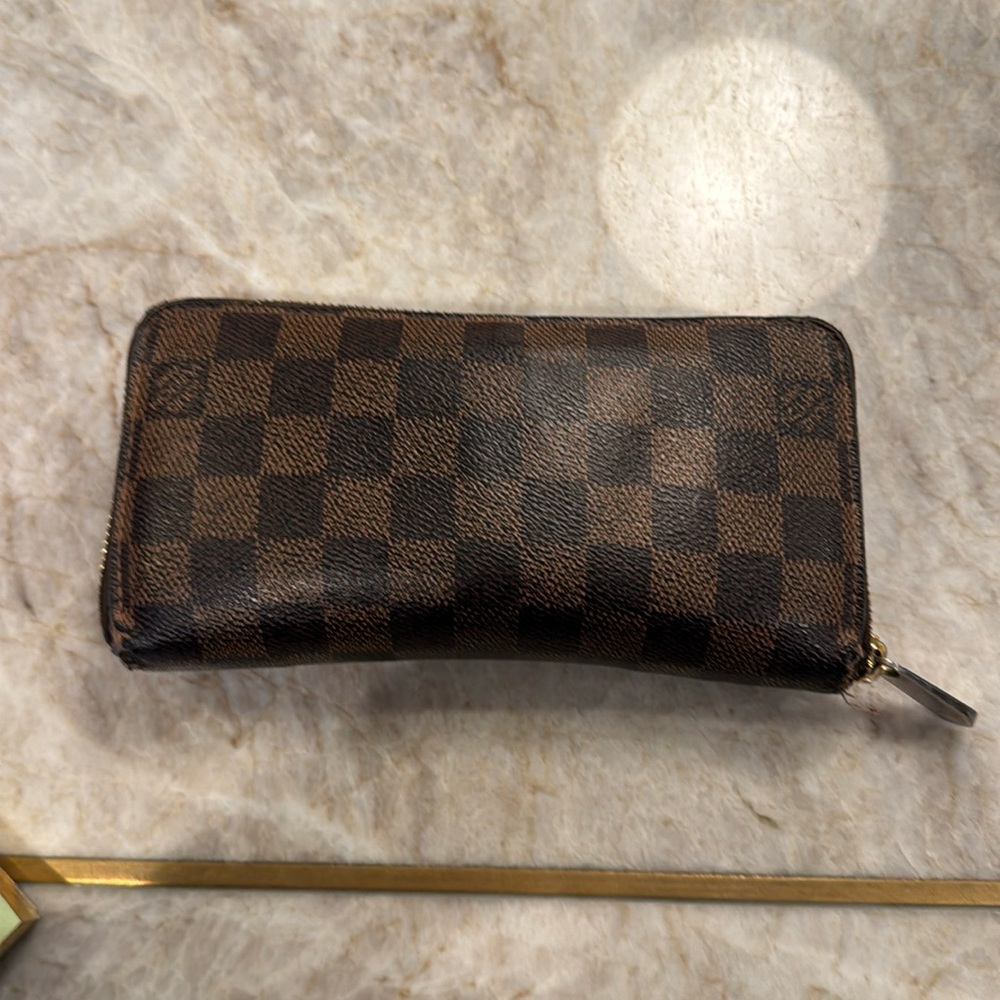 Louis Vuitton Damier zip around wallet